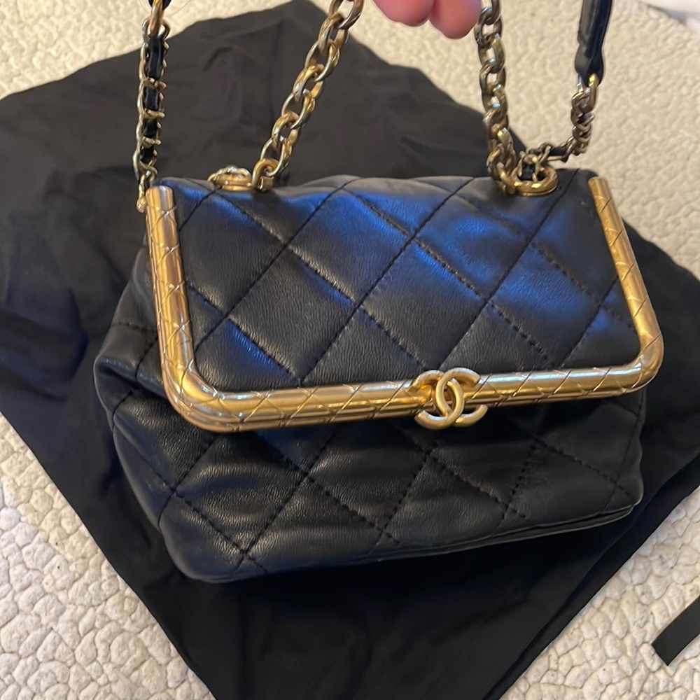 Chanel lamb kiss lock crossbody or bag Italy so soft like butter hard to find - Picture 1 of 10